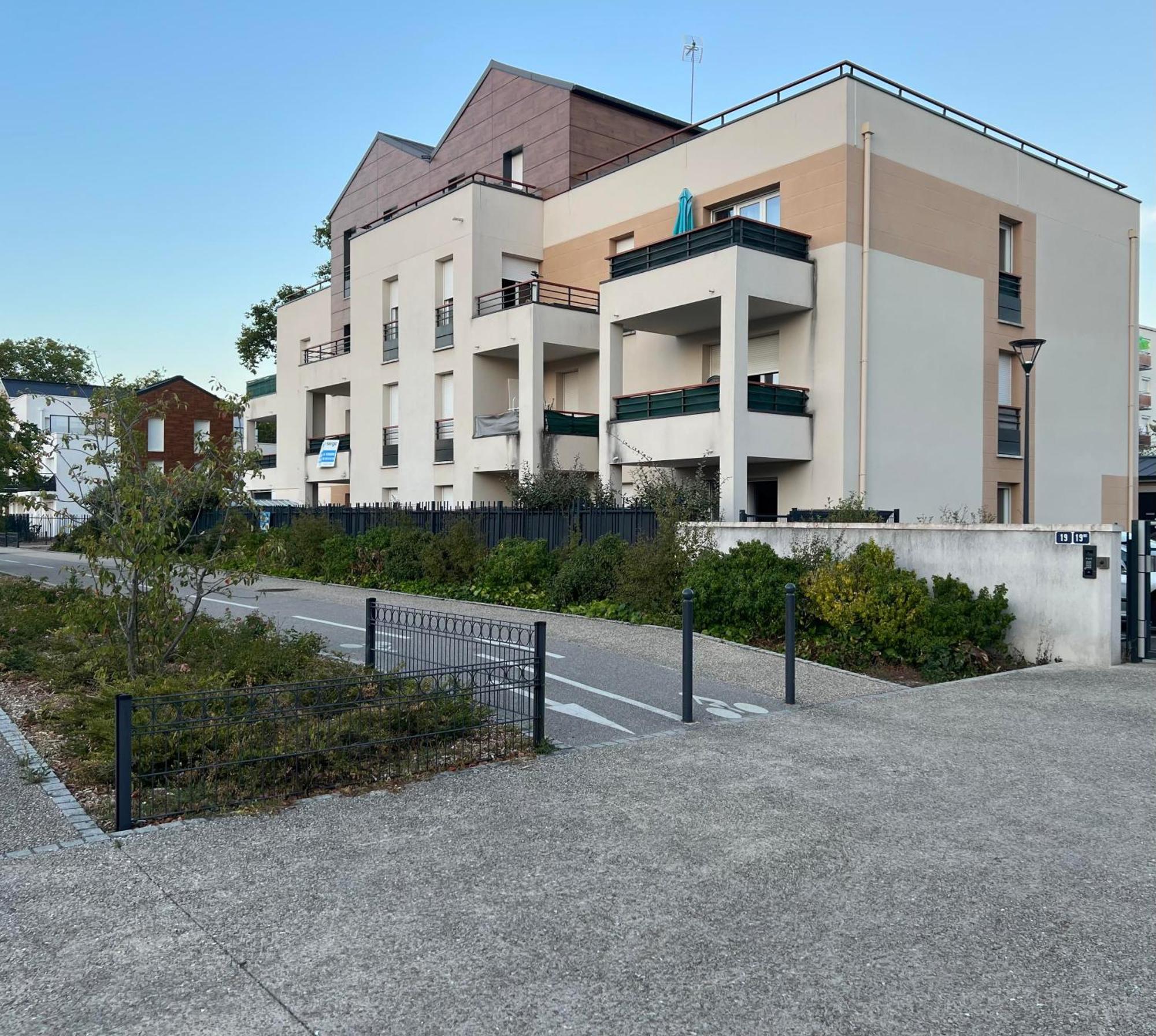 Appartement Rez De Chaussee Avec Parking Prive Орлеан Экстерьер фото